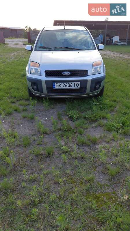 Хэтчбек Ford Fusion 2006 в Ровно