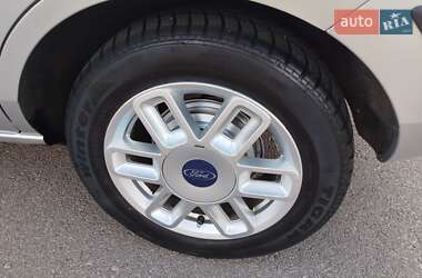 Хэтчбек Ford Fusion 2008 в 