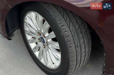 Седан Ford Fusion 2013 в 
