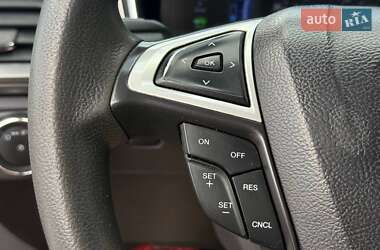 Седан Ford Fusion 2013 в 