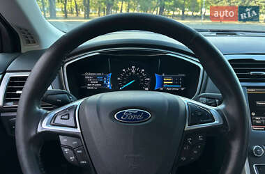 Седан Ford Fusion 2016 в 