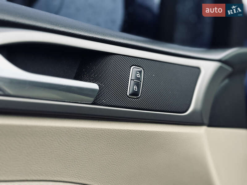 Седан Ford Fusion 2014 в Кременчуці