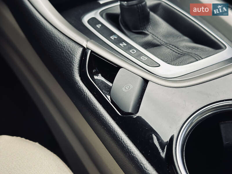 Седан Ford Fusion 2014 в Кременчуці