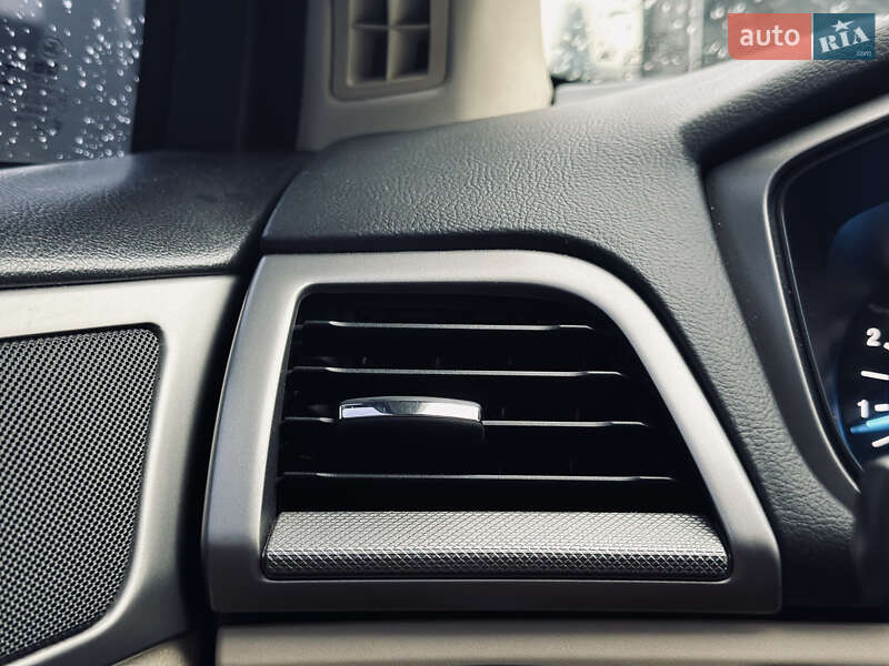 Седан Ford Fusion 2014 в Кременчуці