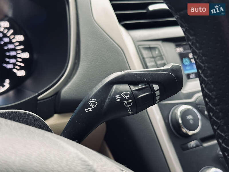 Седан Ford Fusion 2014 в Кременчуці