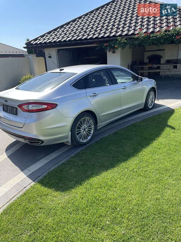 Седан Ford Fusion 2014 в Ужгороде
