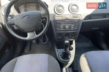 Хэтчбек Ford Fusion 2005 в 