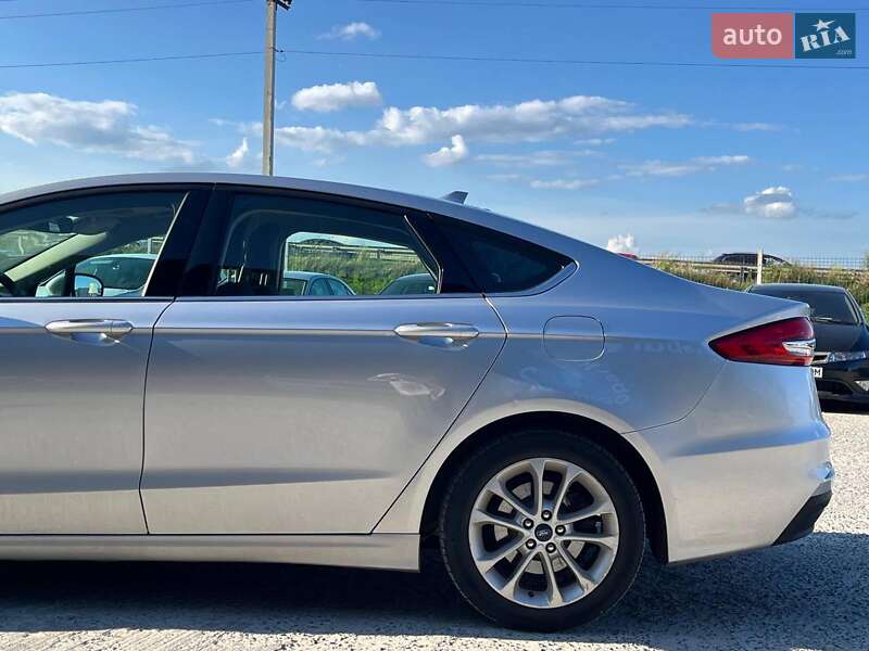 Седан Ford Fusion 2019 в Львове