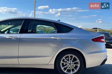 Седан Ford Fusion 2019 в 