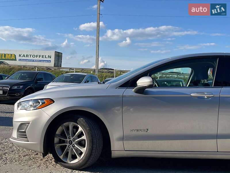 Седан Ford Fusion 2019 в Львове
