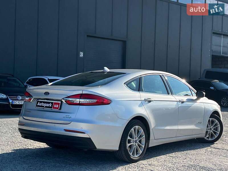 Седан Ford Fusion 2019 в Львове