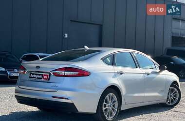Седан Ford Fusion 2019 в 