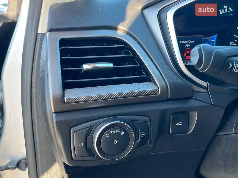 Седан Ford Fusion 2019 в Львове