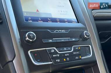 Седан Ford Fusion 2019 в 