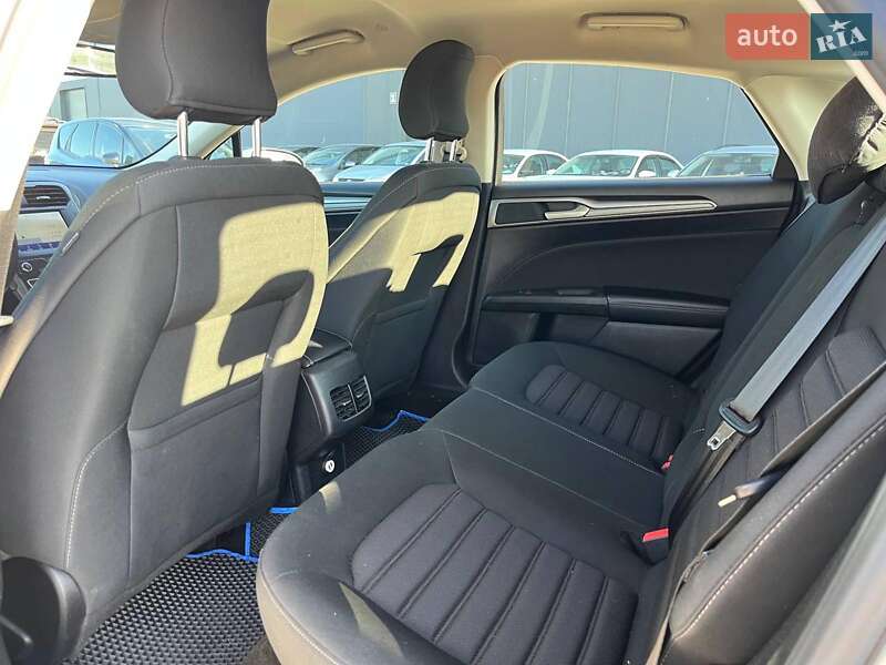 Седан Ford Fusion 2019 в Львове