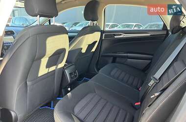 Седан Ford Fusion 2019 в 