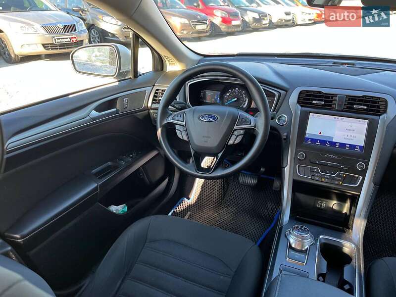 Седан Ford Fusion 2019 в Львове