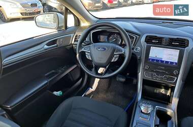Седан Ford Fusion 2019 в 