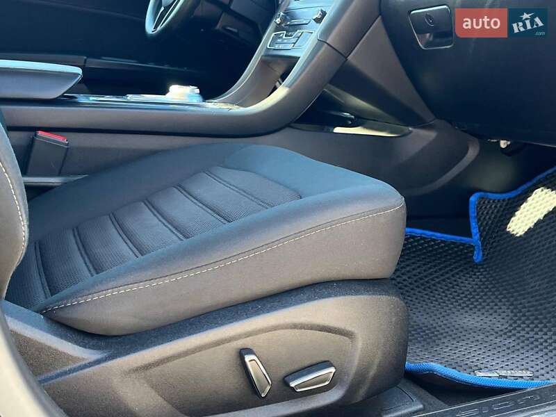 Седан Ford Fusion 2019 в Львове