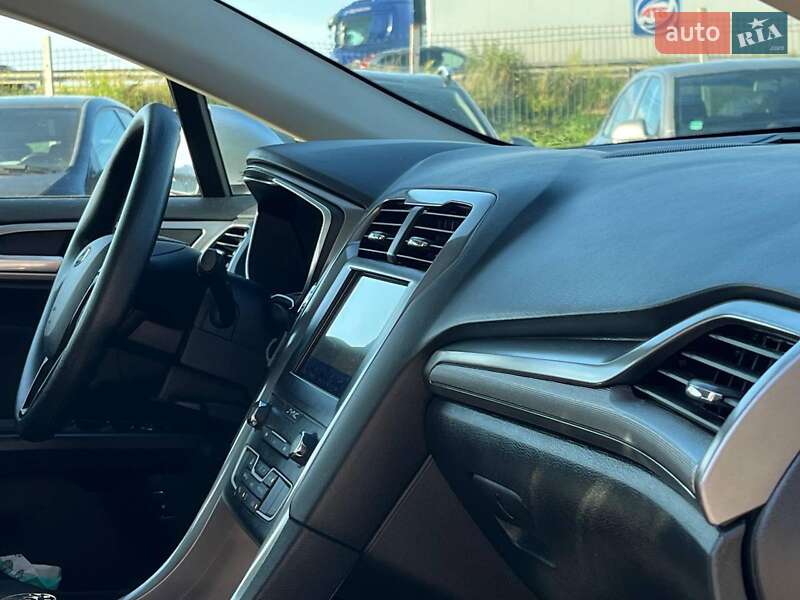 Седан Ford Fusion 2019 в Львове
