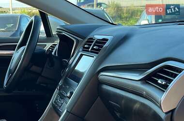 Седан Ford Fusion 2019 в 