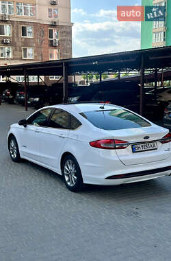 Седан Ford Fusion 2017 в 
