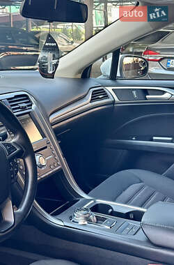 Седан Ford Fusion 2017 в 