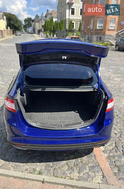 Седан Ford Fusion 2015 в 