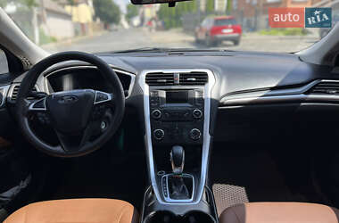 Седан Ford Fusion 2015 в 