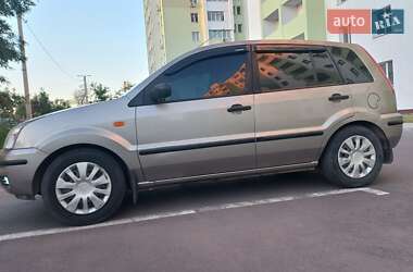 Хетчбек Ford Fusion 2003 в 