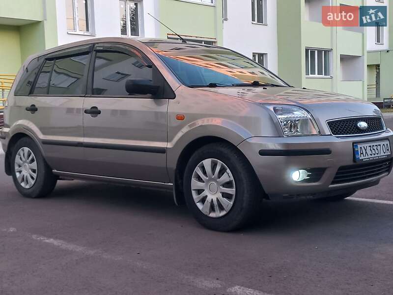 Хетчбек Ford Fusion 2003 в 