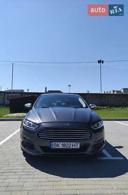 Седан Ford Fusion 2015 в 