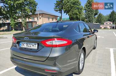 Седан Ford Fusion 2015 в 