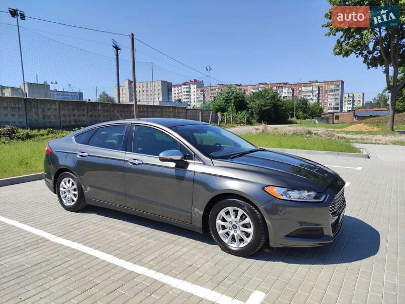 Седан Ford Fusion 2015 в Ровно
