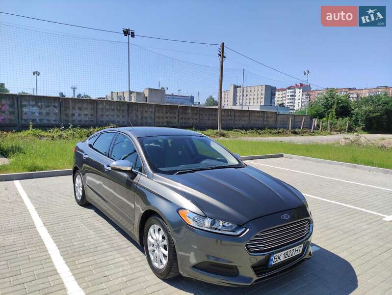 Седан Ford Fusion 2015 в Ровно