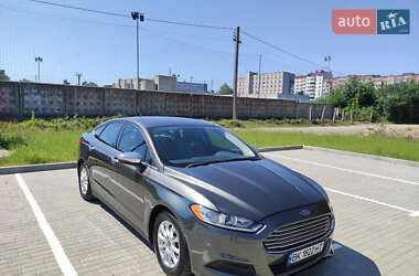 Седан Ford Fusion 2015 в 