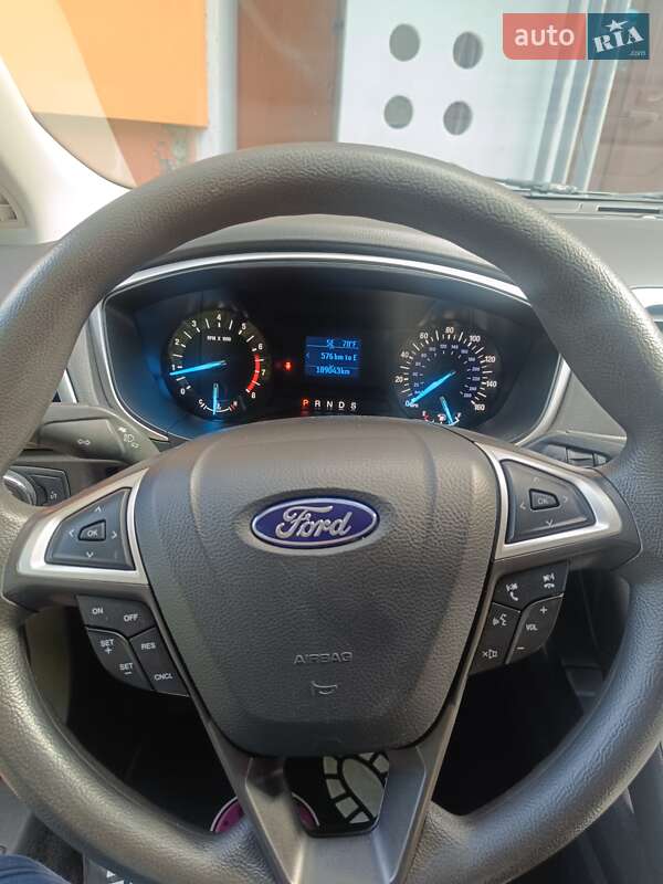Седан Ford Fusion 2015 в Ровно