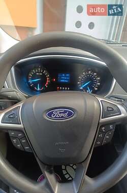 Седан Ford Fusion 2015 в 