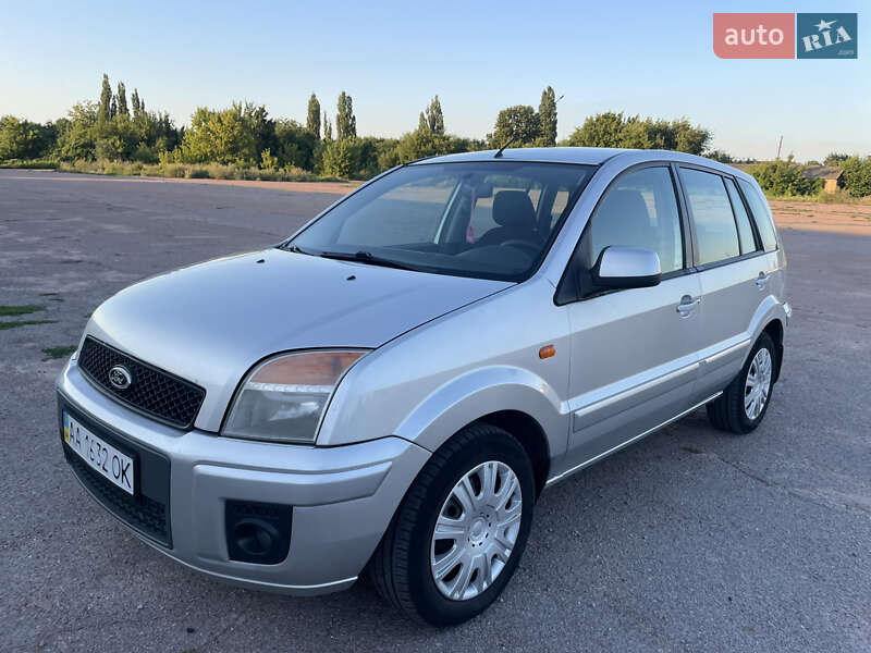Хэтчбек Ford Fusion 2011 в 