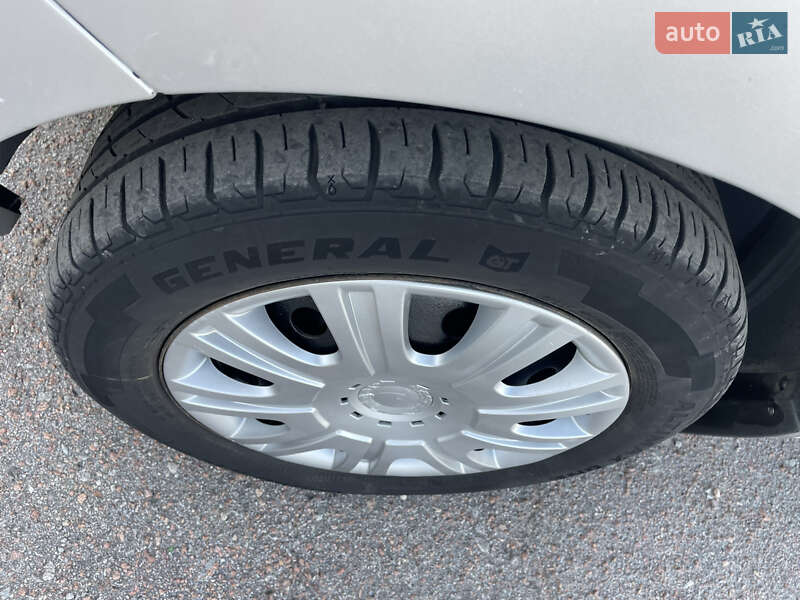 Хэтчбек Ford Fusion 2011 в Прилуках