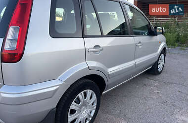 Хэтчбек Ford Fusion 2011 в 