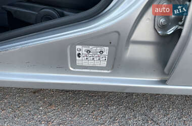 Хэтчбек Ford Fusion 2011 в 