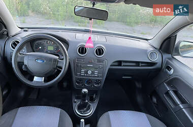 Хэтчбек Ford Fusion 2011 в 