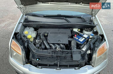 Хэтчбек Ford Fusion 2011 в 