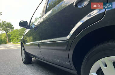 Хэтчбек Ford Fusion 2009 в 