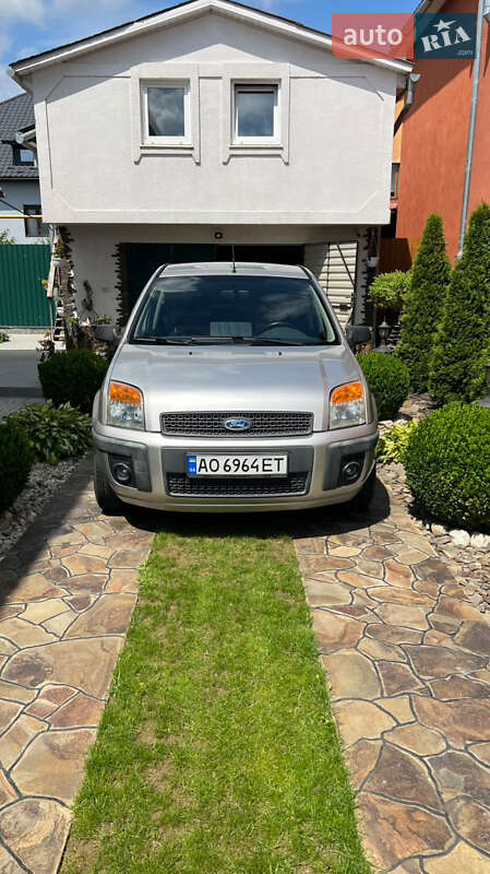 Хэтчбек Ford Fusion 2008 в 