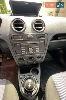 Хэтчбек Ford Fusion 2008 в 