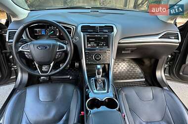 Седан Ford Fusion 2014 в 