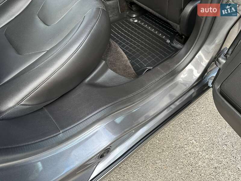 Седан Ford Fusion 2014 в Славянске