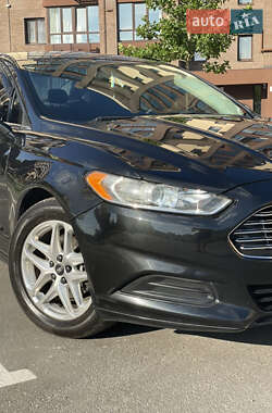 Седан Ford Fusion 2013 в 